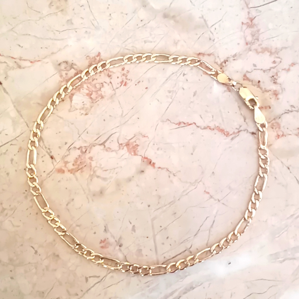 10k Solid Gold Figaro Link Beacelet.
